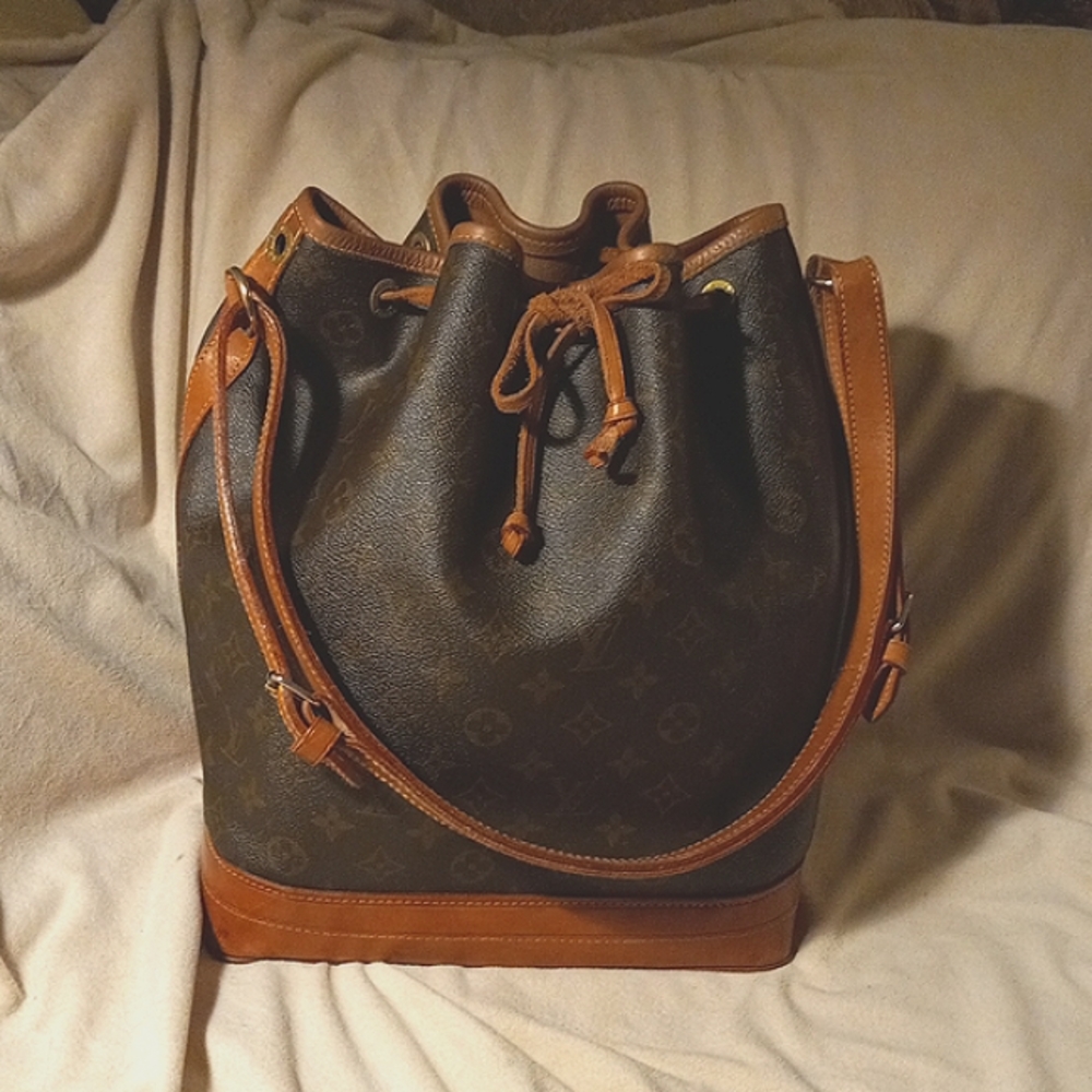 Louis Vuitton vintage Noe drawstring bucket bag.